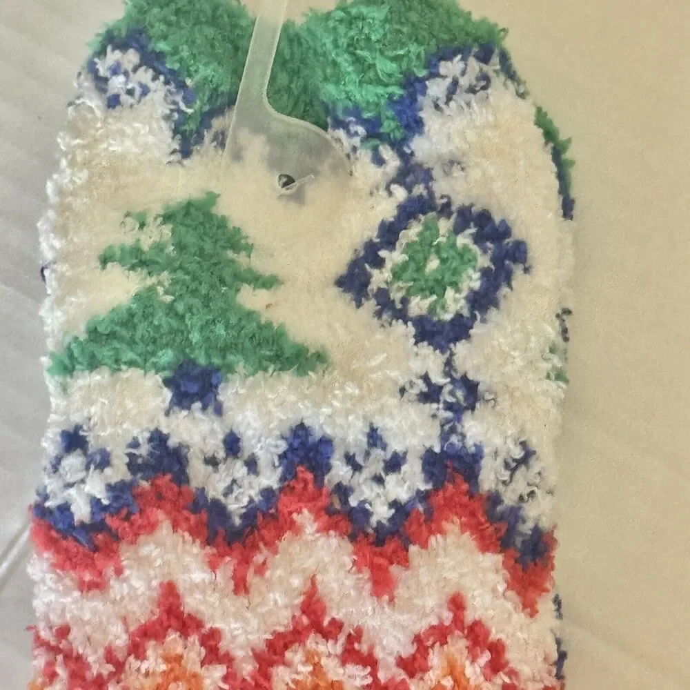 Old Navy Kids Unisex Cozy socks non slip one Size Christmas Holiday Soft